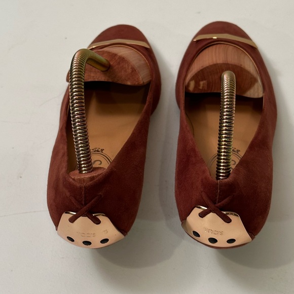 TODS light brown suede NWOT and gold metal in front and back as per pictures. - Picture 2 of 4